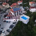 Hotel Deyanira *