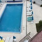 Hotel Deyanira *