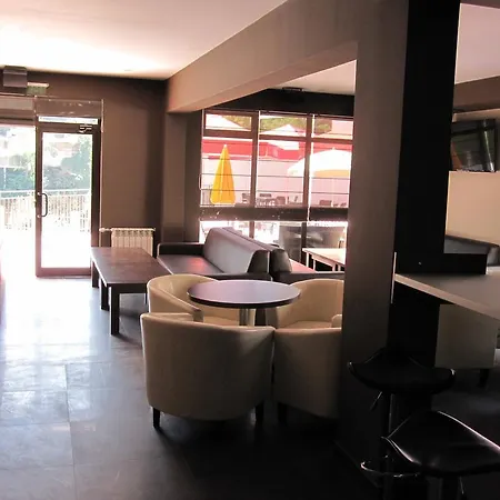 Deyanira Hotel *