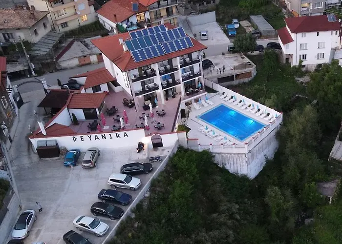 מלון Deyanira *